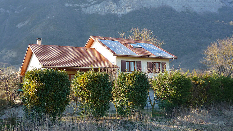 Maison avec panneaux solaire